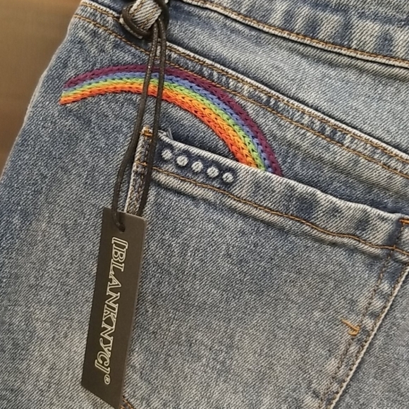 💕BLANKNYC💕 Astor Cut Off Shorts Sun Rainbow Embroidered Denim Raw Hem 27 NWT - Picture 7 of 13